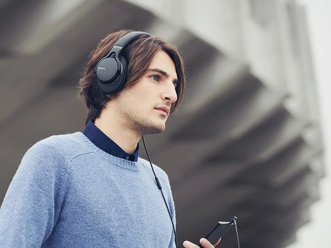Sony MDR1AM2/B Sony MDR-1AM2 Circumaural Headphones 4 Sony MDR1AM2/B Sony MDR-1AM2 Circumaural Headphones - Image 2